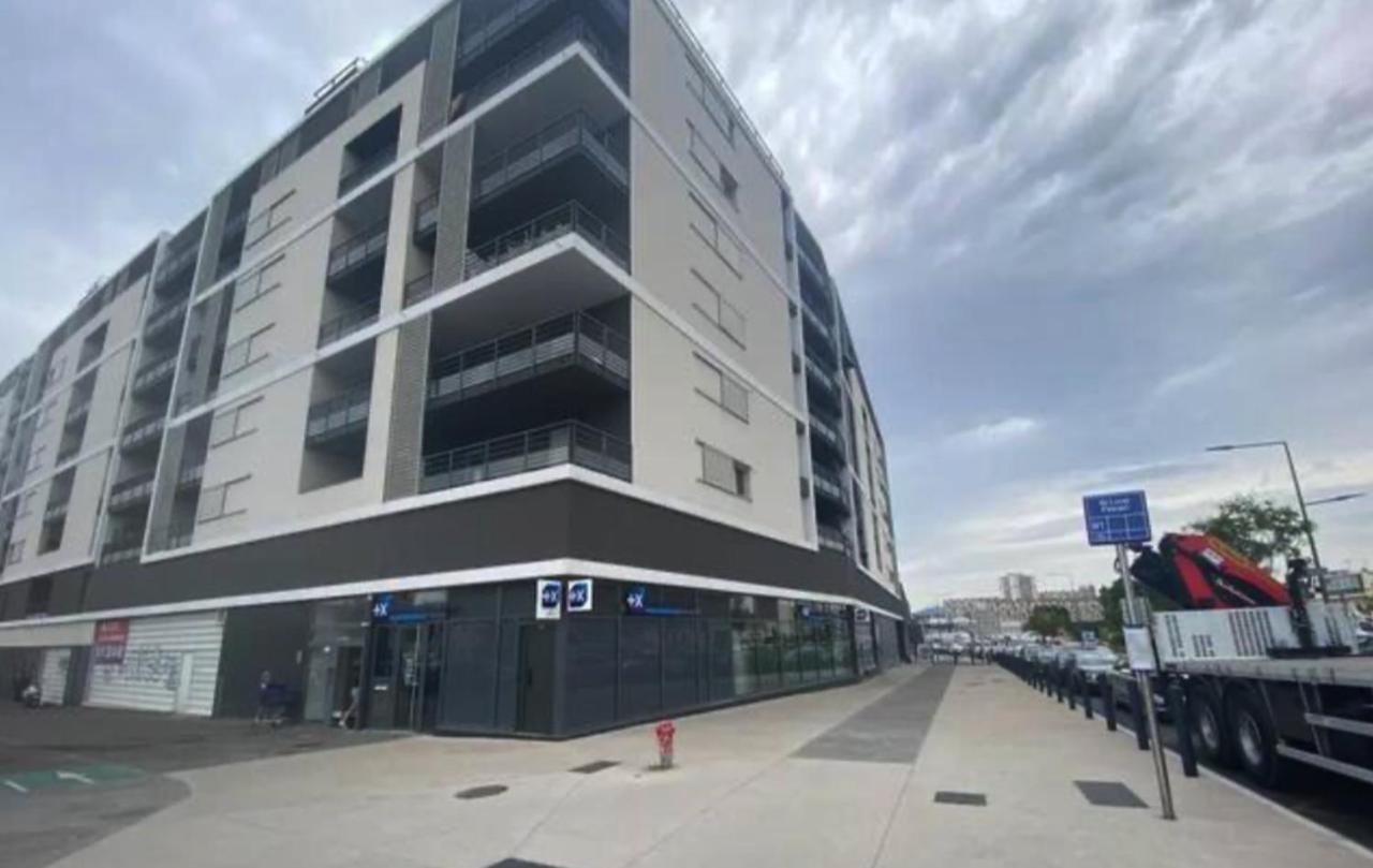 Appartement Spacieux Avec Grande Terrasse Marseille Exterior photo